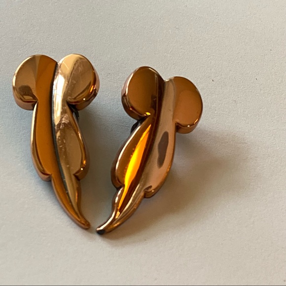 Renoir Copper Modernist Botanical Leaf Clip-On Earrings - Picture 4 of 9